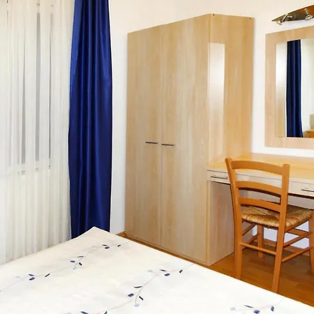 Apartment Medena In Seget Donji With Pools *