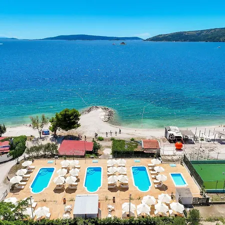 Apartment Medena In Seget Donji With Pools *